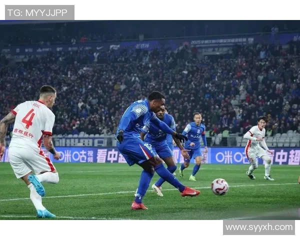 上海足球队实力引发热议球迷对球队表现的不同看法与争论 上海足球队实力引发热议球迷对球队表现的不同看法与争论