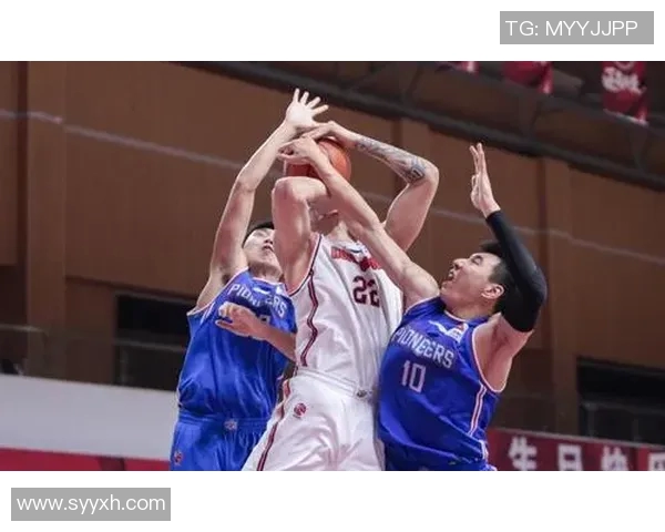 武汉篮球队耐力争议引发热议球迷对球队表现和训练方式展开激烈讨论